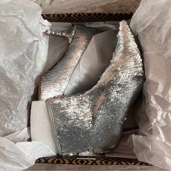 Charles David Silver Sequin ankle booties - Picture 9 of 15